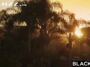 BLACKED棕发美女人生第一次尝试大黑屌