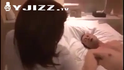 高颜值的小嫩妹可以挤出汁-且看她如何被猛男肏