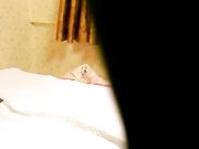 酒店与俩个小姐玩双飞偷偷给录制下来