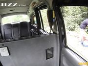 乳神女友野外踏青性欲来袭直接开震