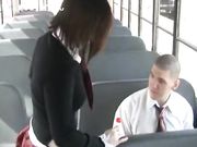 欧美无码-在没人的公交车上帮朋友撸管