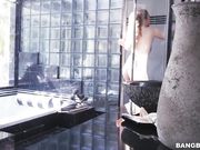 老爸的性感女友陪我做爱