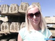 我和我女友为了刺激在木材场打了一炮