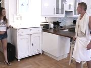 学生强奸了大学女老师