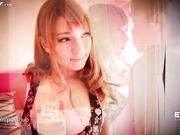 趁她父母不在,直接在女友家偷情