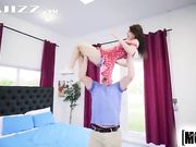 大佬在外面包养了个嫩妹，基本天天回家操她