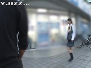 清纯处女在学校厕所被两个禽兽学长强奸