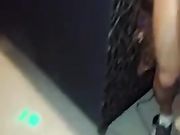 交友群内刚认识的极品妹子约会到KTV包间内快乐3P 超满足