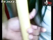 公交车上的大奶妹惨遭咸猪手摸奶不敢出声