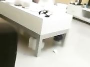 乖女儿吃冰棒要和爸爸玩冰火结果草完被爸爸用大黄瓜爆插