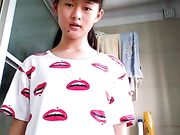 高清露脸可爱妹纸 才艺展示先唱一首歌曲 然后脱光衣服展示身体