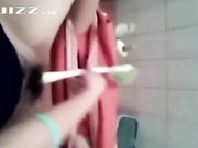 超清纯的小嫩妹 经常看大片受不了自己自慰 兴致来了约网友到家中操逼