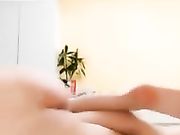 洗澡萝莉主播吃完火腿肠和爸爸草逼 禽兽爸爸比较关心女儿最近赚了多少钱2