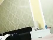 乖女儿吃冰棒要和爸爸玩冰火结果草完被爸爸用大黄瓜爆插