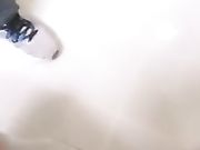 打工妹兼职女主播勾引健身教练到女厕操逼