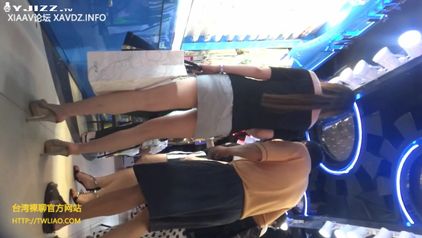 激情大胆偷拍逛夜市的短裙美女 看得我JJ都硬了