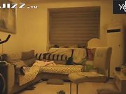 对白淫荡单位骚女同事老公出差 上她家约炮边操边看着她俩的结婚照有些内疚