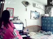 家庭实况360监控拍老公想要了 不停挑逗媳妇 两个乳房吧唧吧唧轮流吸