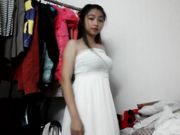 涉世未深年轻小演员为了上镜出名被禽兽导演诱骗脱衣2