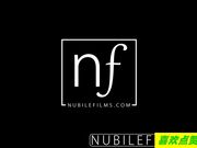 少女的紧致鲍鲍塞满大大的鸡巴