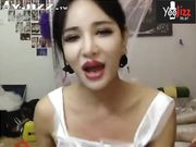 直播一屋两妻给老公吹箫 听到说话才发现这两个老婆不一般