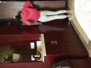 约炮农村小妹偷拍她洗澡