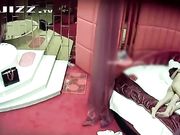 情趣酒店水滴摄像头监控偷拍很会玩的眼镜情侣各种姿势有点重温玉蒲团的感觉