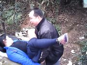 胖哥和野鸡在公园小山上苟合