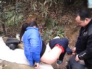 胖哥和野鸡在公园小山上苟合