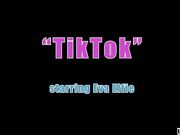 极品巨乳美少女嫩妹伊娃性感可爱造型与炮友连续干2炮内射