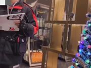 巨乳荡妇勾引强壮快递员做爱