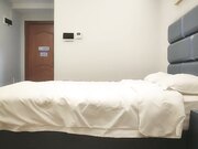 修长美腿外围女镜头前深喉扶着细腰后入撞击