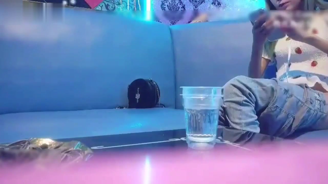 KTV爆草巨乳学生妹清纯可爱