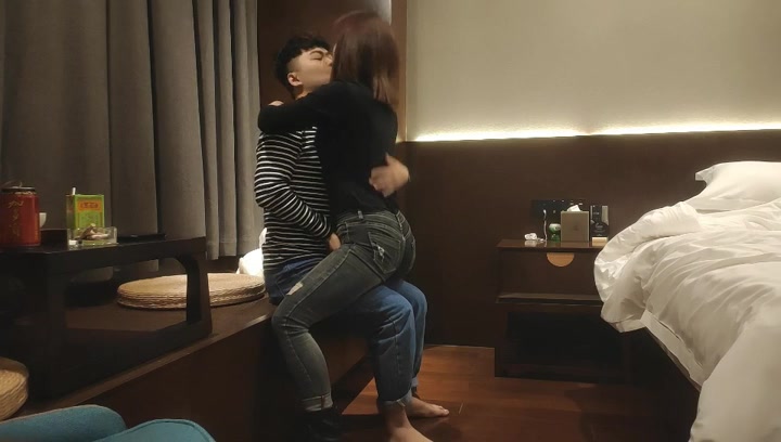 和小少妇共同探讨穿搭技巧舌吻啪啪抠穴风情万种