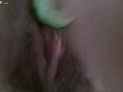 饥渴的少女自己在房间拿根黄瓜插出了高潮