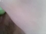 饥渴的少女自己在房间拿根黄瓜插出了高潮