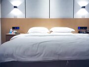 约操长发飘飘清纯美女笑起来甜美乖巧后入01