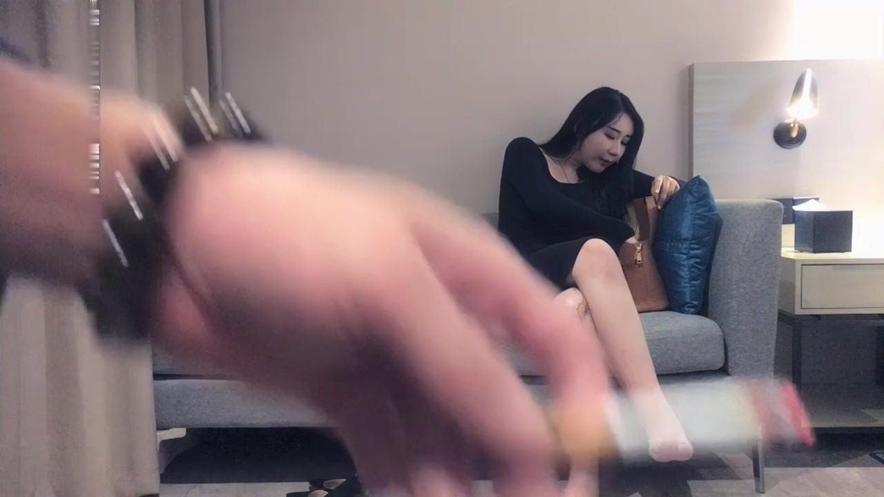 黄先生今晚大奶妹沙发上操口交抽插猛操01