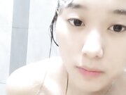 双胞胎姐妹花浴室诱惑贫乳小奶子翘起美臀拍打