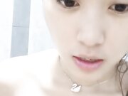 双胞胎姐妹花浴室诱惑贫乳小奶子翘起美臀拍打