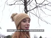 气质女孩迷人连衣裙饱满美乳笑容可人跪下吃粗大鸡巴