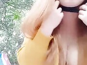 风骚少妇B狐狸到山上小树林啪啪大秀