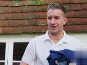 丹尼·D一直在偷看性感得可笑的邻居瓦伦蒂娜·纳皮