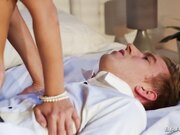 活泼的Kinuski和Danny D业余爱好者试图拍摄床戏