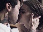 继哥抓到继妹在干继父