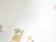 哺乳期的小少妇，逼肥奶足水又多，骚穴淫水十