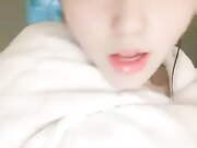 妹子和男友蹲姿深喉吃屌到床上暴力颜射01