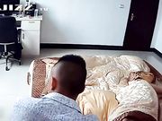 摄像头偷拍小伙和大自己10岁的富婆美少妇打炮