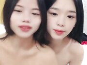 当着两个闺蜜的面苗条妹子和男友无套啪啪