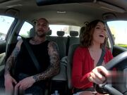 成人时间-你的胸部在这里！车里有他妈的奶妈MILF Krisy Lynn